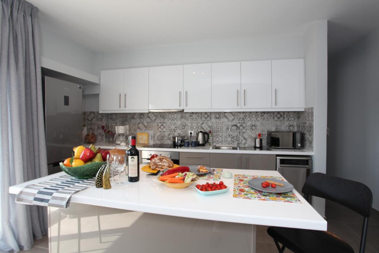 Edem Beach Apartment With Sea View By Athenian Homes ภายนอก รูปภาพ